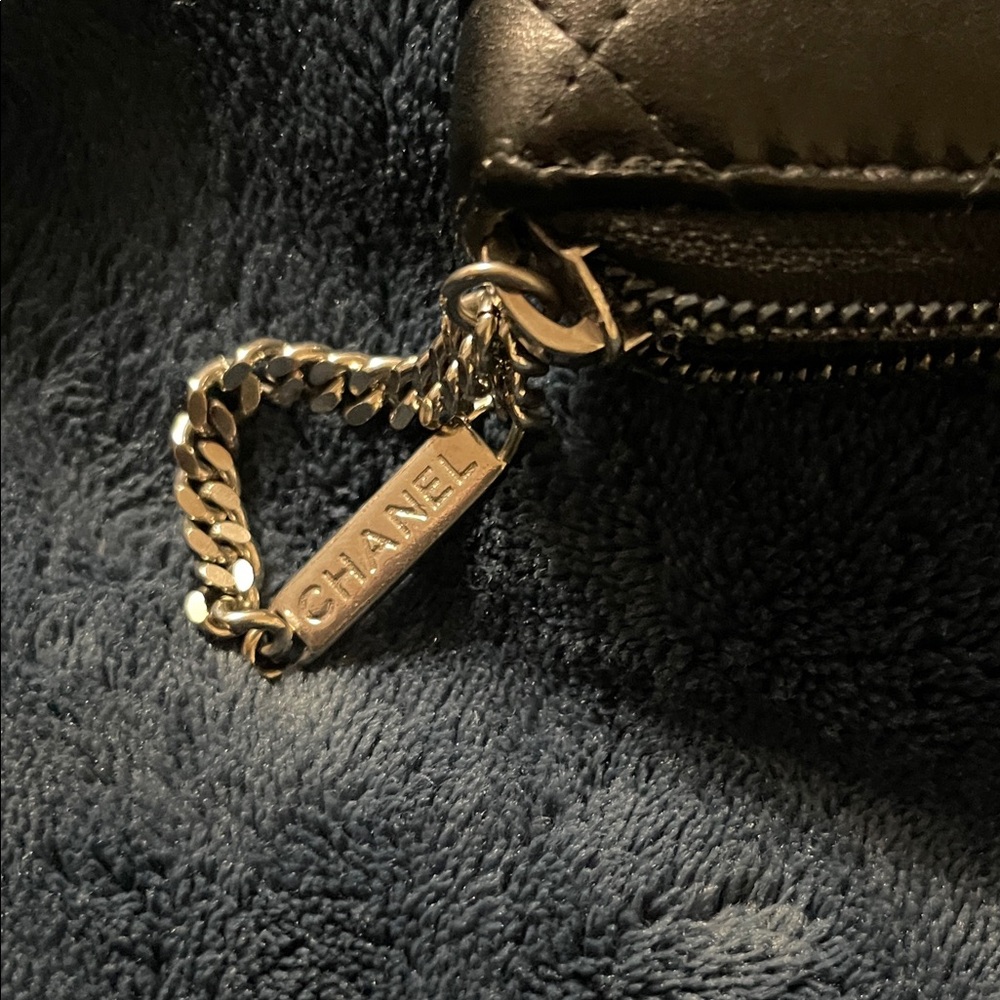 Authentic 👛 CHANEL Calfskin Quilted Cambon Zip Around Organizer Wallet in Black. - Picture 2 of 16